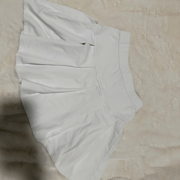 Hollister white pleated skirt - Picture 3 of 3